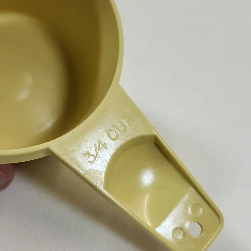 Tupperware Measuring Cups Set of 4 Yellow Vintage 761-1 762-1 763-1 764-1 Lot
